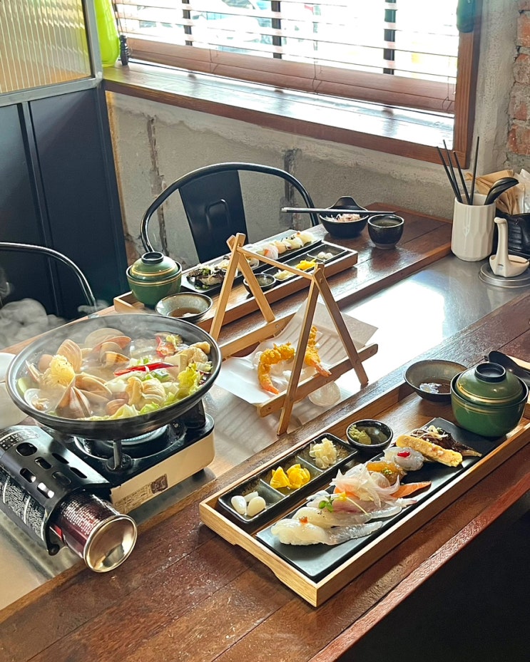  부산동래맛집 ‘303일상’ 초밥 전골 일상 2인세트 데이트 후기