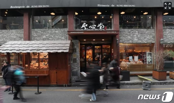 성심당 '빵줄' 안서고 할인까지…특별 혜택 누리는 이 여성들, 누구길래 성심당 '빵줄' 안서고 할인까지…특별 혜택 누리는 이 여성들, 누구길래
