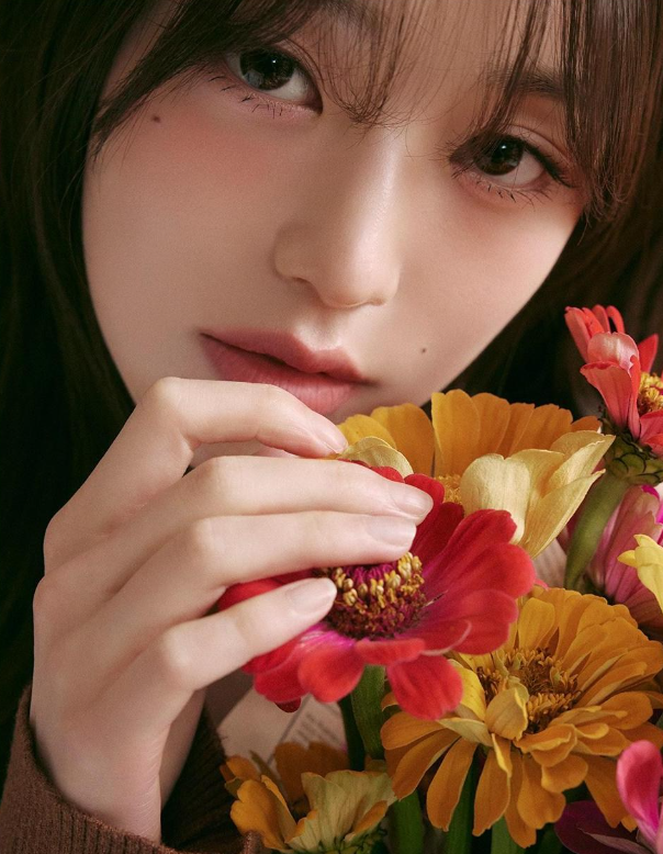  꾸안꾸의 미니멀한 감성으로 가을에 입기 좋은 여자 패션 브랜드 로라로라 신상 가디건 코디 추천 w. 장원영