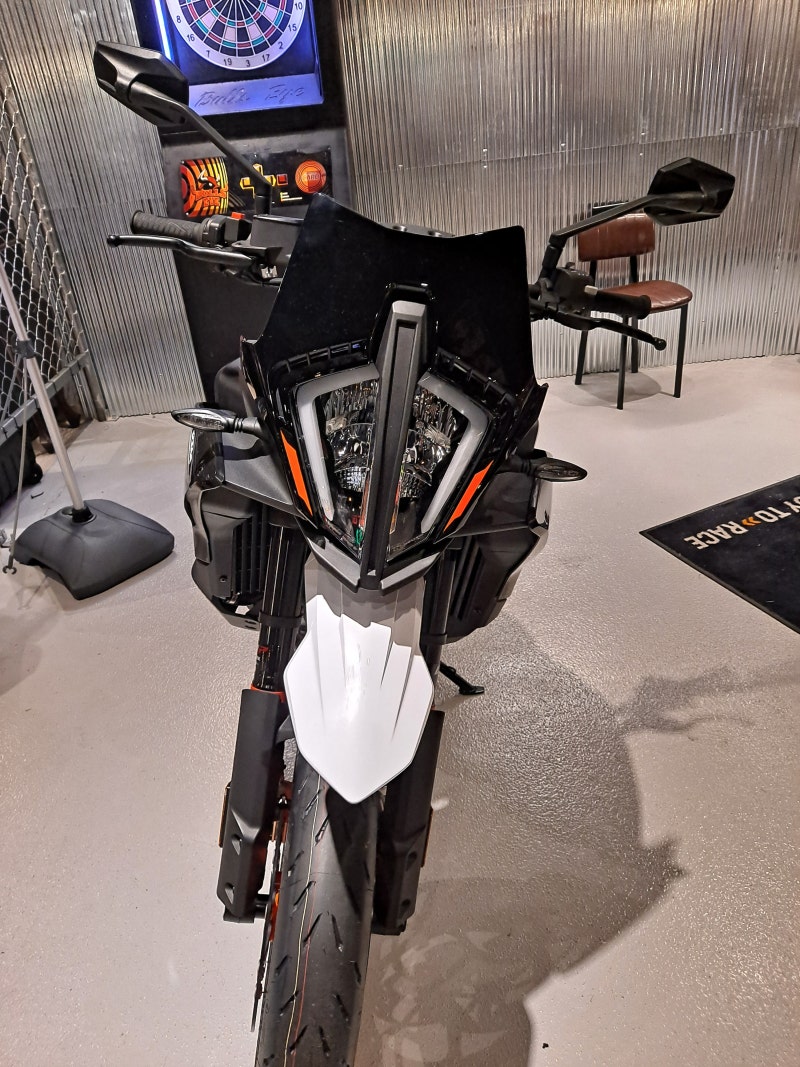 오스트리아 오토바이 브랜드 KTM 890 SMT 고성능 미들급 스포츠 투어링 바이크