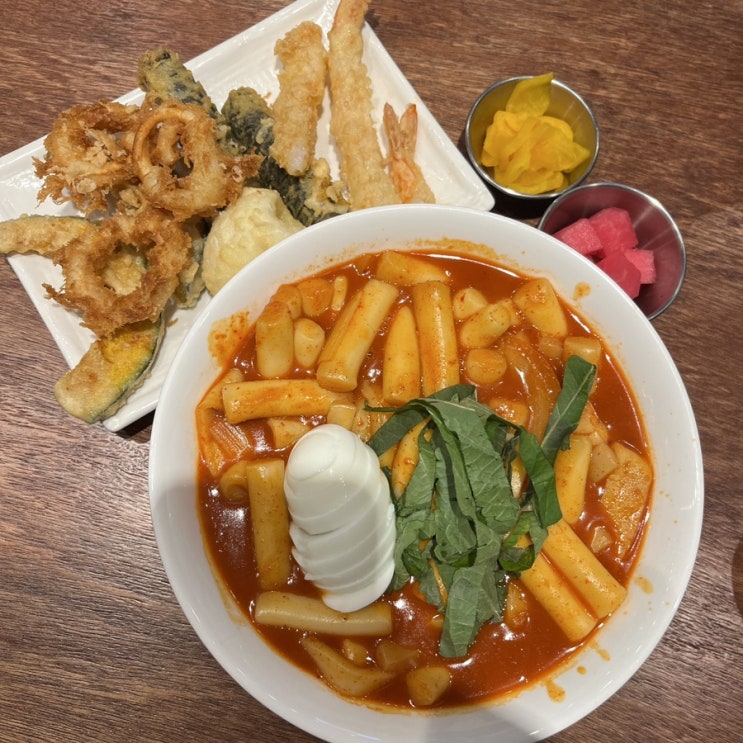  강남역 4번 출구 떡볶이 맛집 모닥스낵