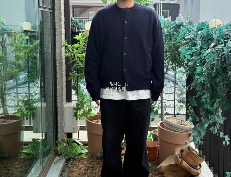 도톰해서 따뜻한 우영미 네이비 크루넥 가디건