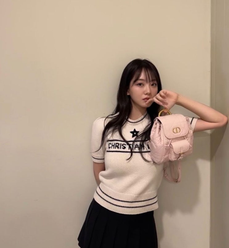  30대 여성 직장인의 출퇴근 때 알맞은 명품 브랜드 여자 가방으로 디올 카로 백팩 정보 w. 조이현