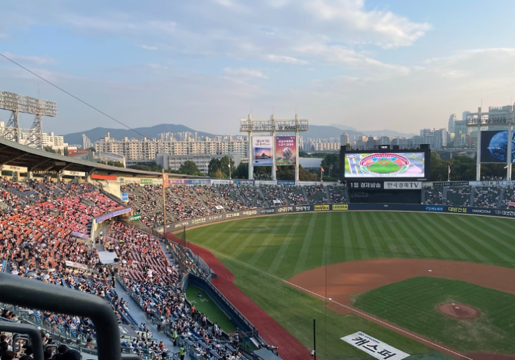 프로야구 <b>KBO 천만관중 돌파</b>, 그러나 해결해야할 과제들은?