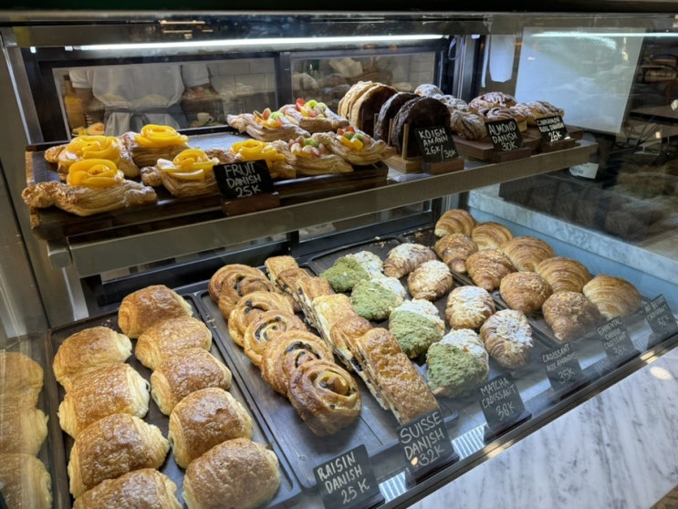  짐바란 카페 쇼핑몰 구경하며 맛있는 베이커리를 만날 수 있는 베이커스 코너 Bakers corner cafe