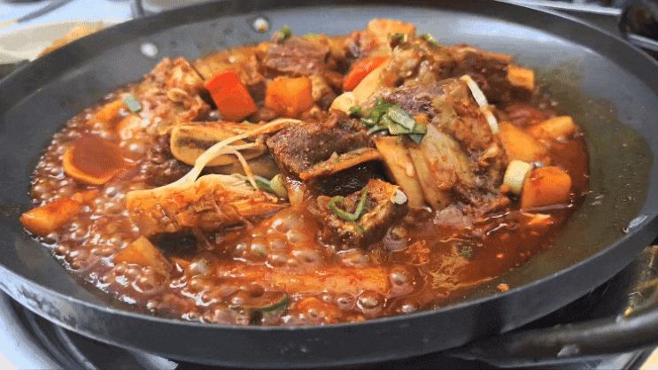  인천시청역과 예술회관역에서 가까운 맵기 조절이 가능한 매운갈비찜(소고기)맛집 또고기 저는 재방문이에요. 볶음밥은 필수로 드세요!