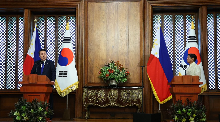 필리핀 국빈방문 마치고 <b>싱가포르</b>로 출발…<b>협력 강화</b> 논의 예정