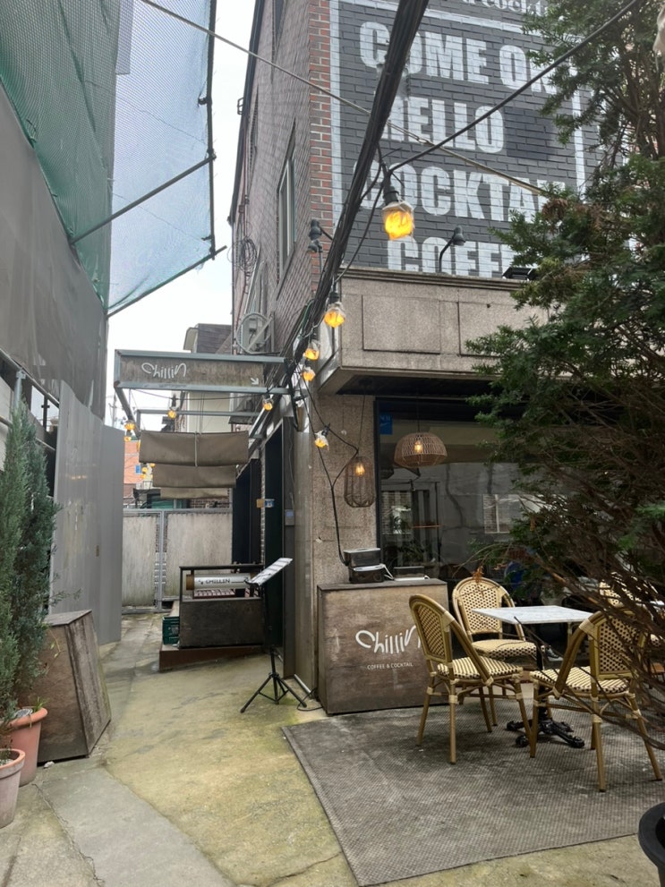 크루키와 츄러스가 맛있는 혜화 카페 겸 바 칠린(Chillin)