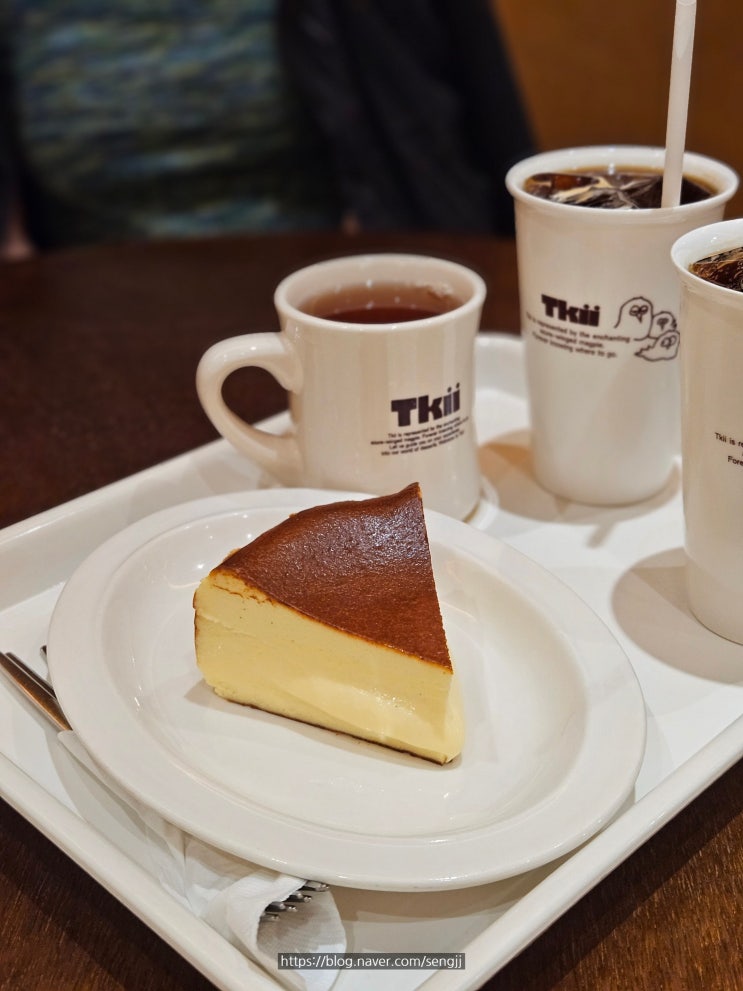  바스크 치즈케이크가 맛있는 압구정 카페, 트키 도산