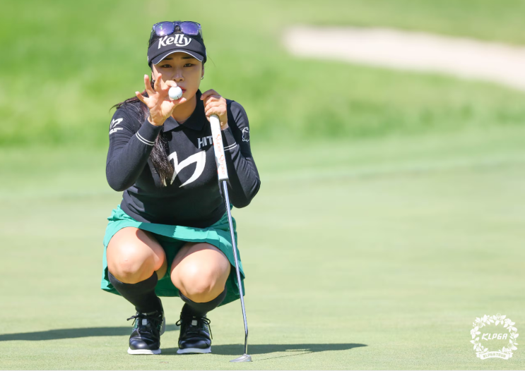 <b>윤이나</b>, 한국<b>여자</b>프로<b>골프</b>(KLPGA) 상금 랭킹 1위 등극