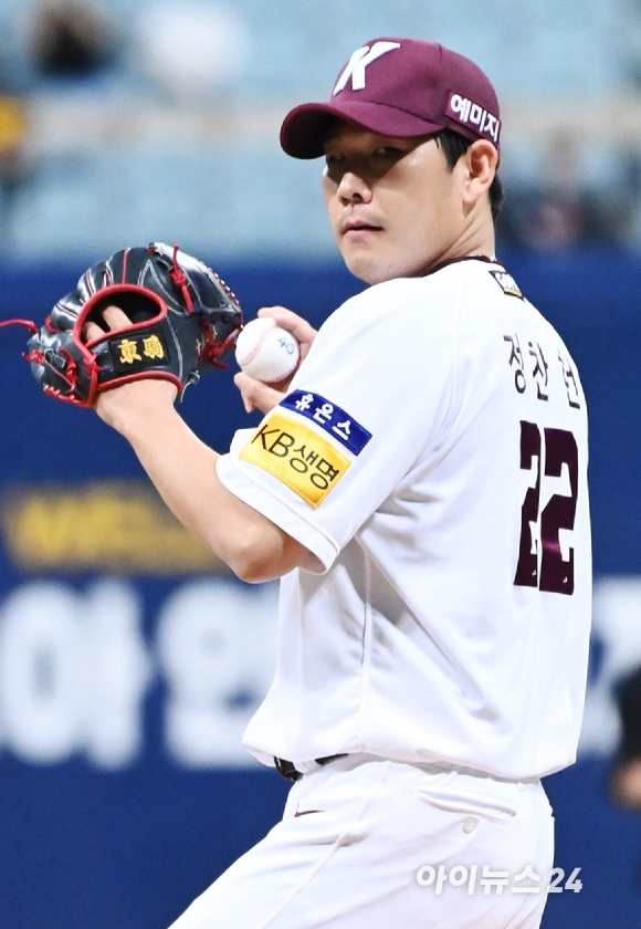 팀 재정비를 위해 선수단 정리(<b>키움</b>히어로즈 방출, <b>정찬헌</b> 은퇴)