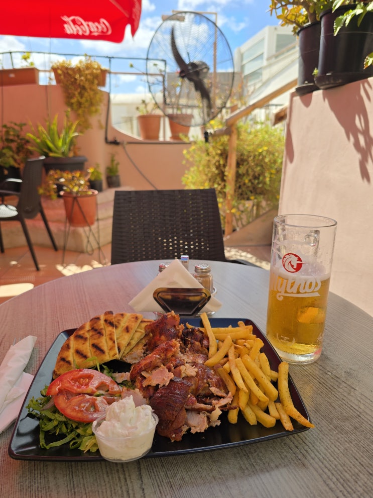  산토리니 피라마을 구경과 전통 기로스 맛집 Santo Gyros