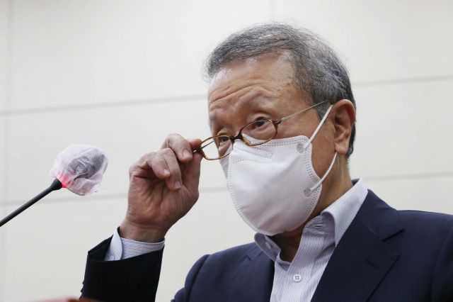<b>검찰</b>, ‘200억대 횡령’ <b>홍원식</b> 전 남양유업 회장 <b>압수수색</b>