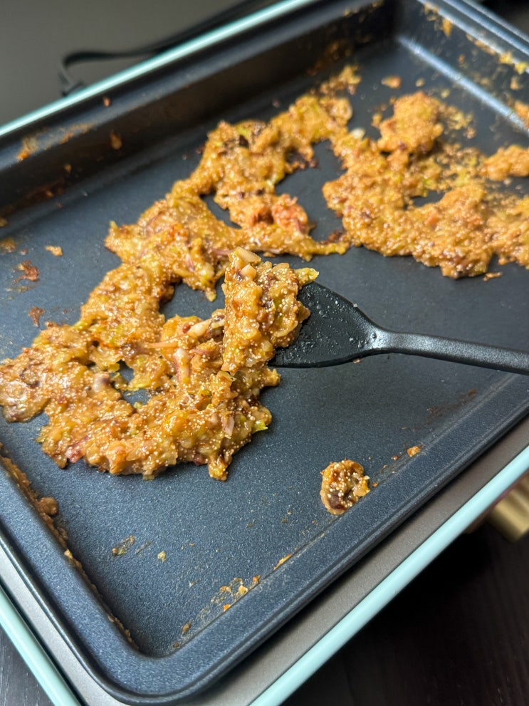  일본 현지 레시피: 꾹꾹눌러 지져먹는 맛있는 몬자야끼 만들기
