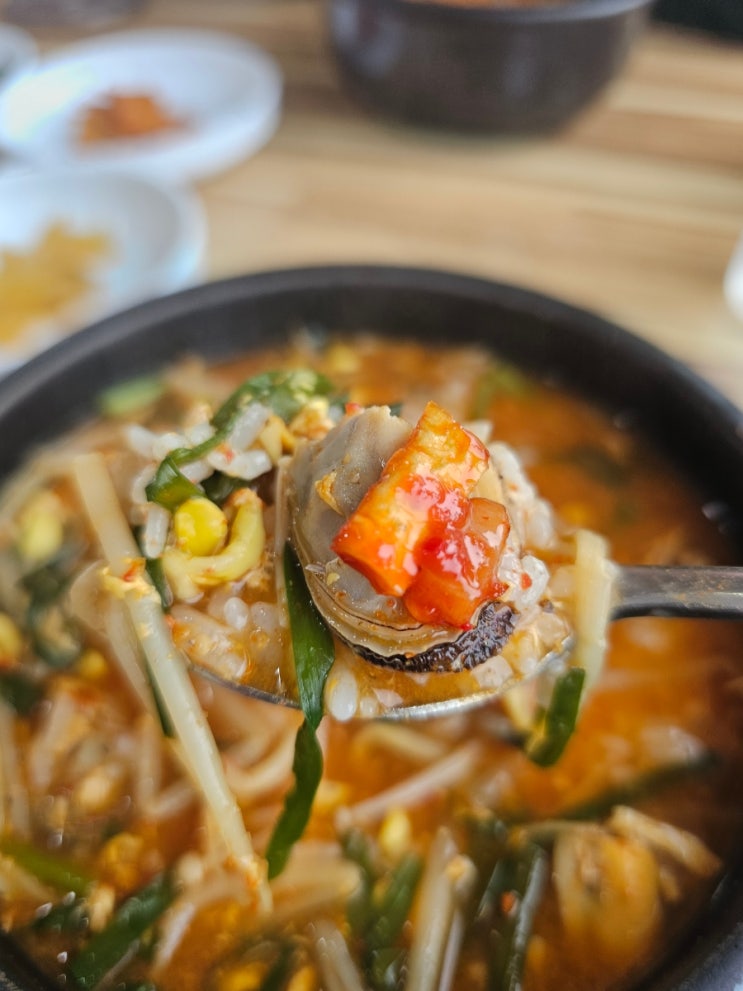  소노펠리체 델피노 근처 섭죽마을에서 섭국을 먹어 보니 속초 해장국집 중에 최고 맛집이라서 아침식사하기 좋아