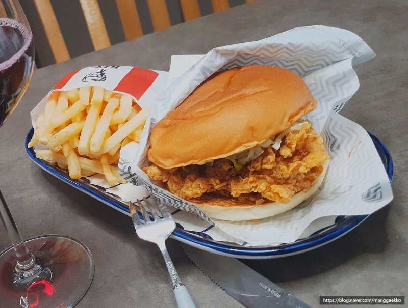 KFC 징거버거 칼로리 영양성분 / kfc 비스킷 한 개 칼로리