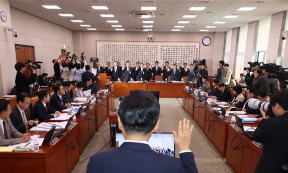 <b>법사위</b>·교육위서 표결로 불출석 증인 ‘<b>동행명령장</b>’ <b>발부</b>