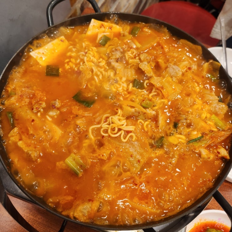  내돈내산 [명동 맛집] 김삼보 김치찌개 - 웨이팅 있는 직장인 점심 맛집
