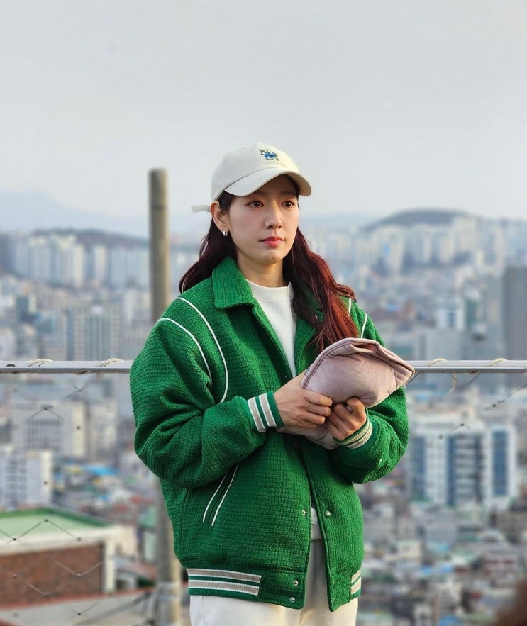  가을 아우터 추천! 박신혜 인스타그램 캐주얼 패션 코디 디아도라 아티산 트위드 스타디움 자켓!