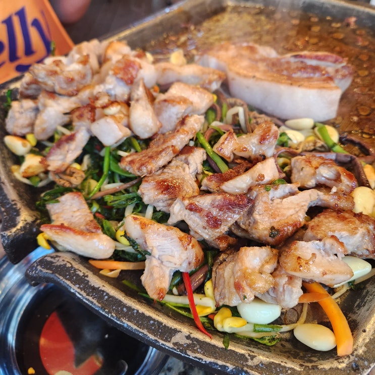  종로 익선동 한옥 느낌이 좋은 야장 미나리삼겹살 맛집 '풍년집' (Feat.서순라길)