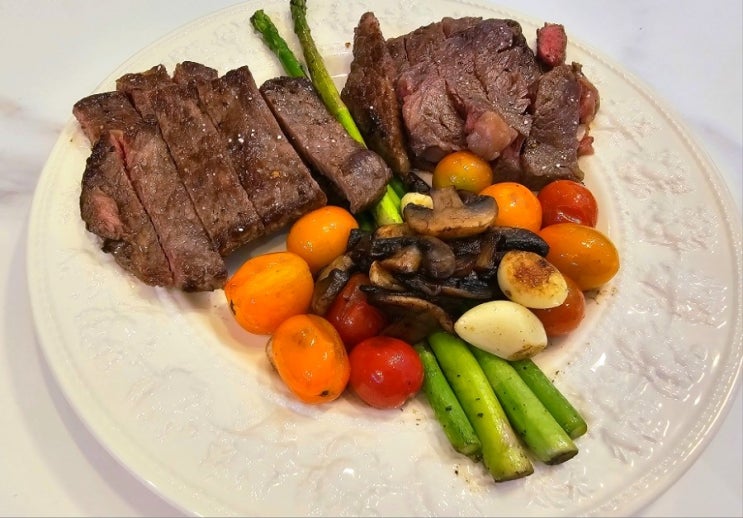  한우 등심 채끝 스테이크 맛있게 굽는법 집에서 스테이크 굽기