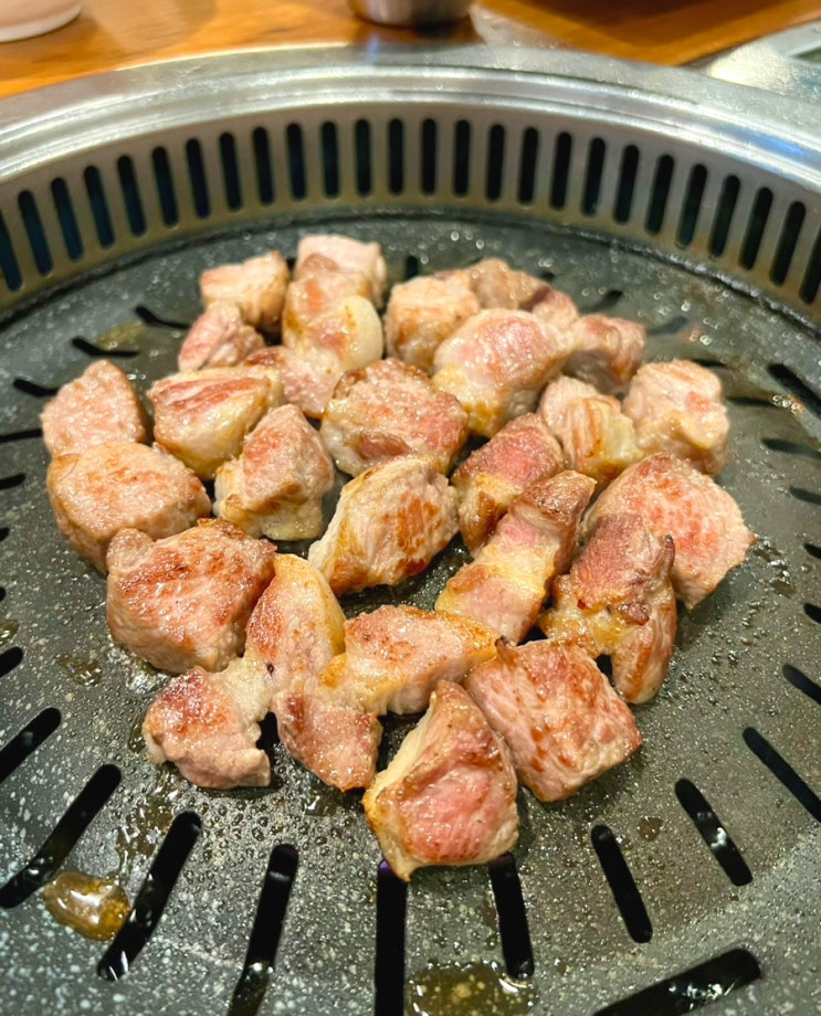  수원 광교 삼겹살 맛집 : 직접 구워주는 고반식당 광교월드스퀘어점