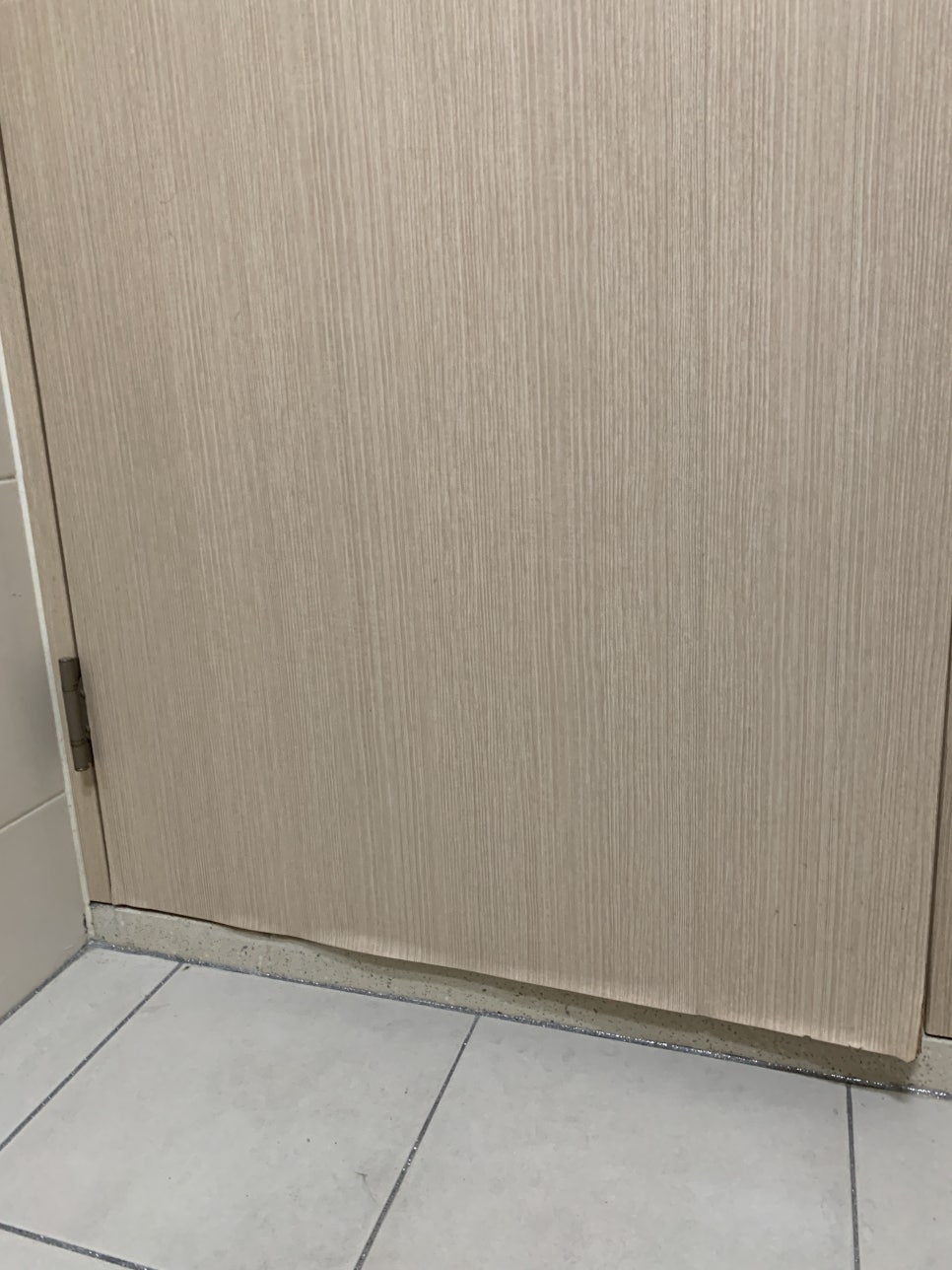 물먹은화장실문수리 들뜬시트지복구