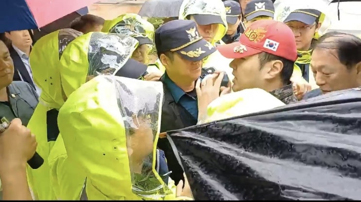 회장 1인 시위 막았다는 이유로 <b>경호처</b>·<b>경찰</b> 검찰에 고소