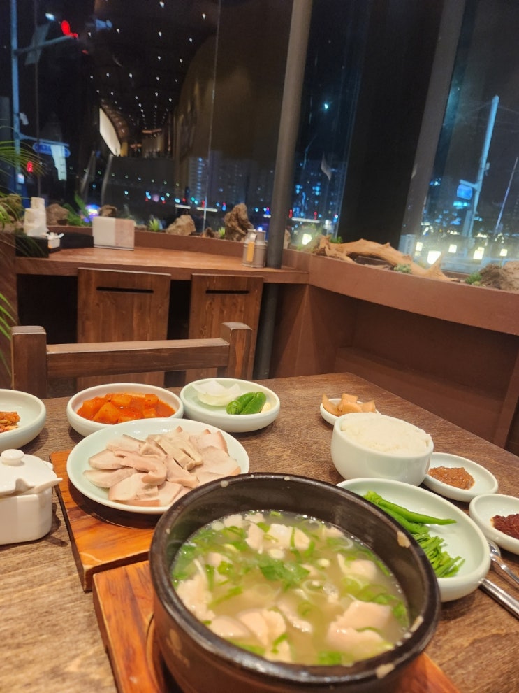  광안리 밥집 추천 한끼 든든하게 즐기고싶다면 극동돼지국밥