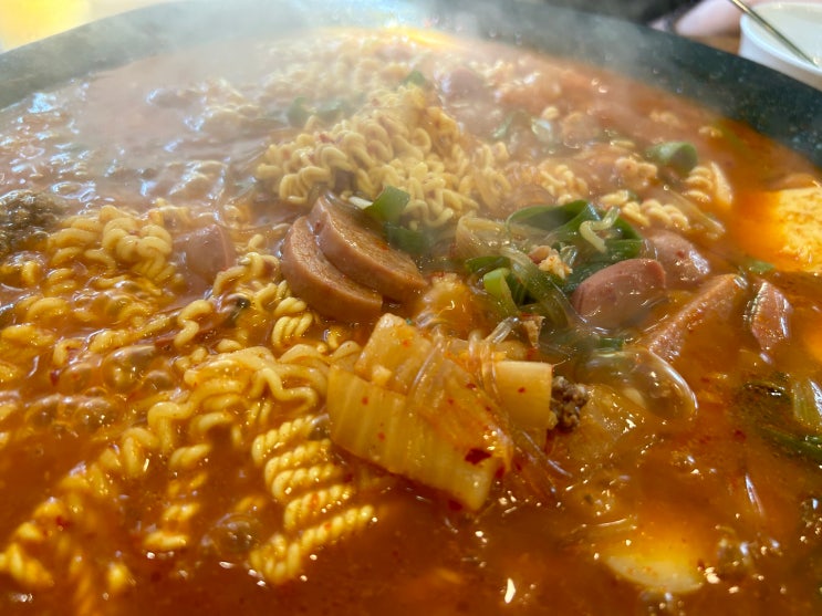  전농사거리에서 느끼는 의정부의 깊은 맛 <복래네부대찌개>