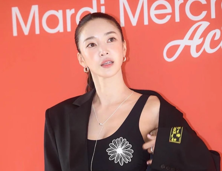  마르디 메크르디 악티프 포토월 김윤지 여자 운동복 Mardi Mercredi Actif, 한남동팝업스토어 정보