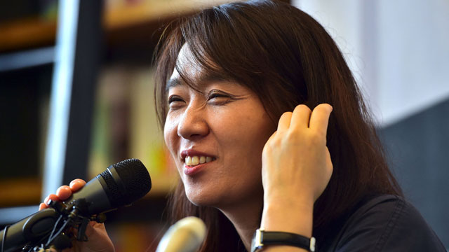  노벨문학상에 소설가 '한강',  한국 작가 최초 수상, 최초의 아시아 여성 수상자