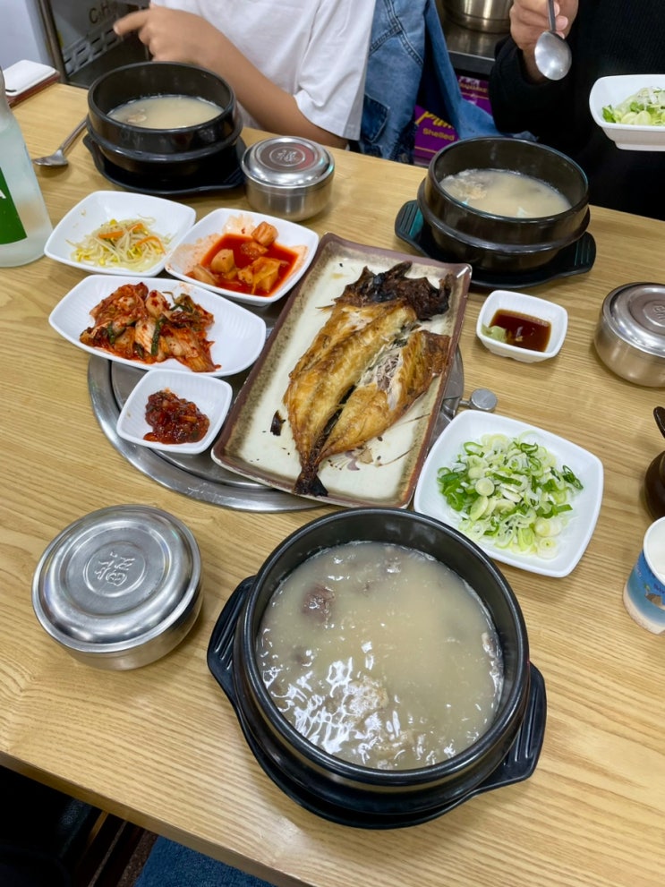 곰탕집에 고등어구이가? 24시간 사골육수 마장동 국내산육우 당진 이주단지 가마솥곰육 / 천안식후감