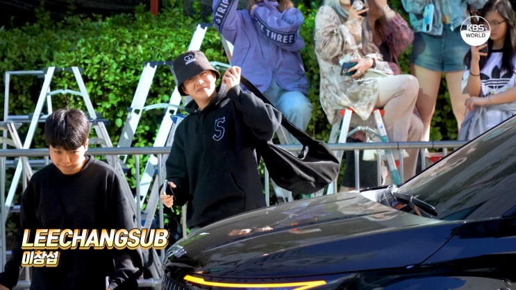 241004 KBS <b>뮤직뱅크</b> <b>출근길</b> 비투비 이창섭 가방 _ 칼린... 