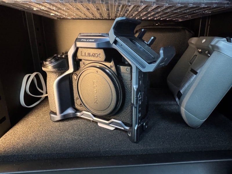 파나소닉 Lumix S5M2X vs 소니 A7M4: 아마추어가 선택한 최고의 미러리스 카메라 사용기