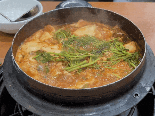  알 꽉찬 참게와 살이 쫄깃한 메기가 어우러진 참게메기매운탕 맛집여행, 서울맛집 서울역맛집 남대문맛집 동강나루터