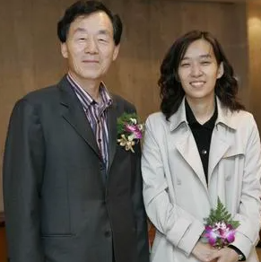 <b>소설가</b> 한강 프로필 노벨문학상 받기까지의 과정 아버지 <b>한승원</b>