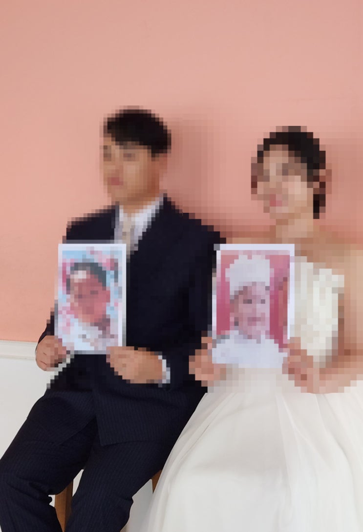  오후 햇살 스튜디오 핑크배경씬 (어린시절사진 소품)