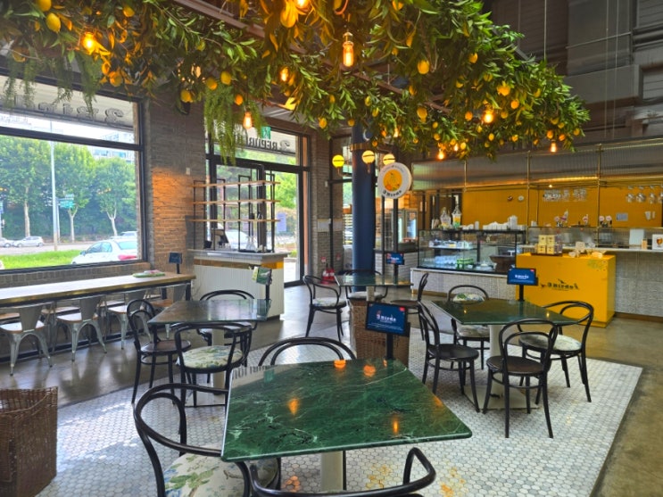  강남 반포동 고속터미널역 쓰리버즈 생일파티 청첩장 브런치 카페 모임 예약