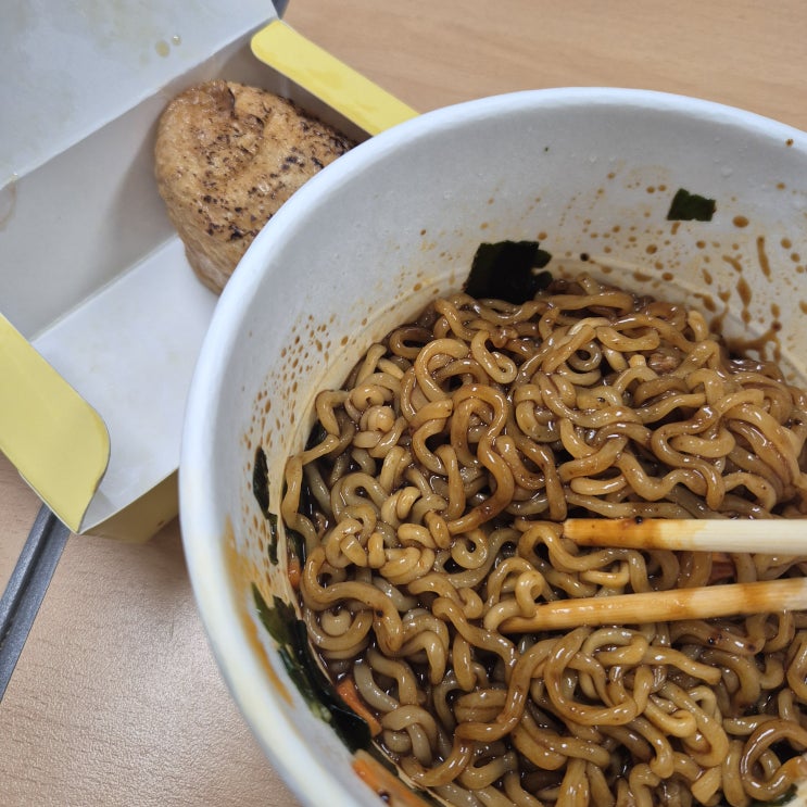 [일상기록] 김치찜은못참지/콘치즈짜장떡볶이/여부초밥/한강 노벨문학상