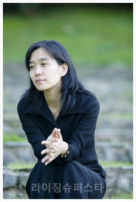 한강 노벨문학상 수상 한국작가 최초 상금은얼마 프로필 소설가 얼마 여성 18번째 스웨덴한림원 선정이유 채식주의자 맨부커상 소년이온다 작별하지않는다 광주민주화운동
