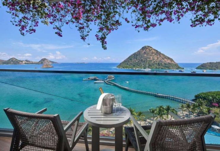  코모도 호텔 아야나 코모도 AYANA Komodo Waecicu Beach