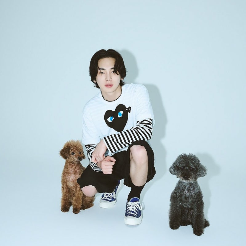 Finally! SHINee Key's Comme des Garçons Photoshoot with His Beloved Dogs, Comme & Garçons
