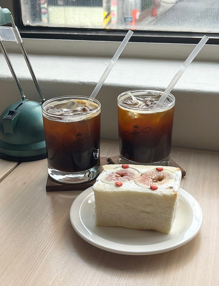  [망원 카공]로잉커피,작업카페,무화과산도 맛집
