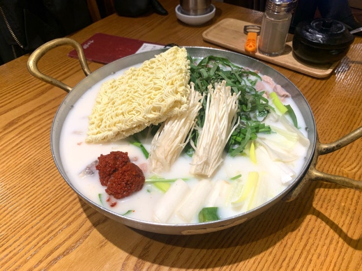  용산역 맛집 순대실록, 깔끔하고 깊은 순대곱창전골