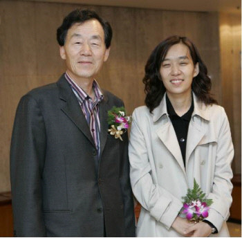 한강 프로필 <b>소설가</b> 작가 학력 가족 부모 <b>한승원</b>