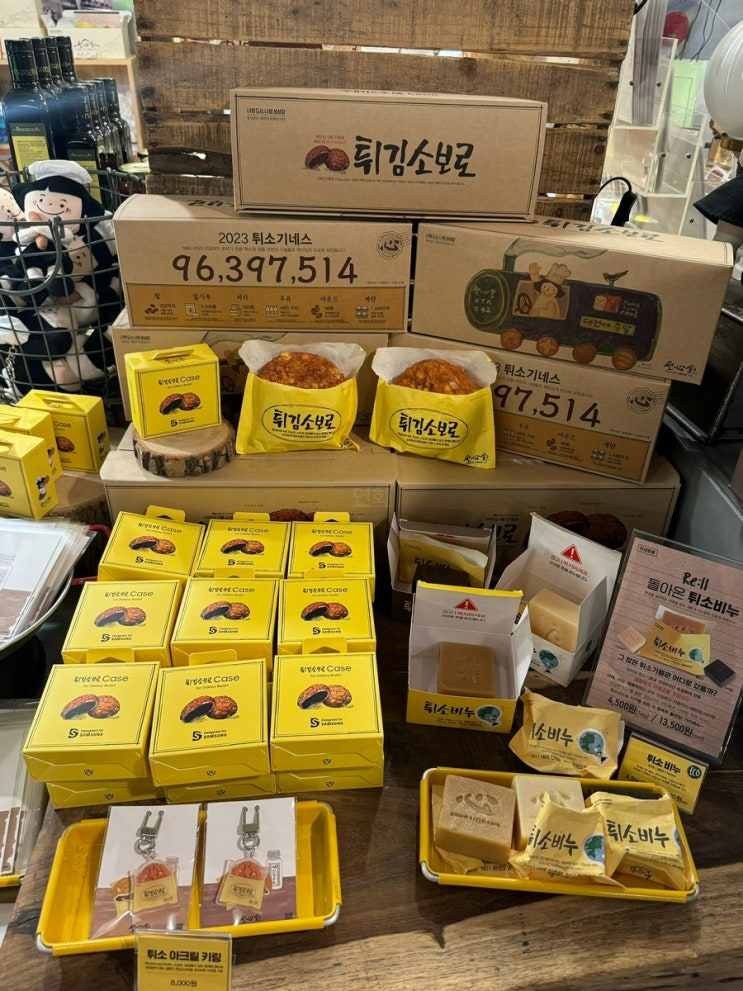 대전 성심당 빵과 케이크 먹는 곳 성심당 문화원에서 다양한 굿즈 구경