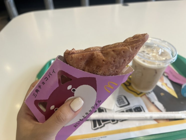  일본 맥도날드 신메뉴 삼각초코파이 고구마 카라멜,해피밀 헬로키티 장난감