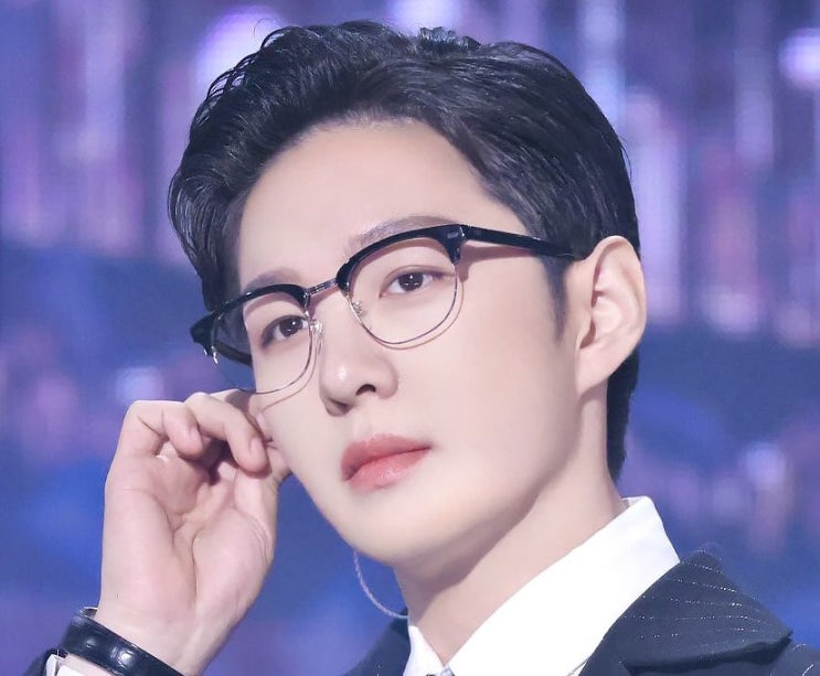 <b>이창섭 음악중심</b> 안경 육성재 비투비 이창섭 응원 청춘폴나잇... 