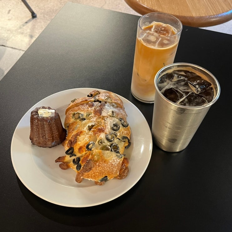  조용한 강남베이커리 카페 추천 인포메이션카페